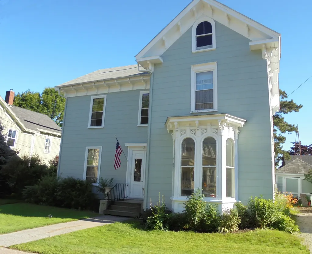 22 Grove Street Rockland ME 04841