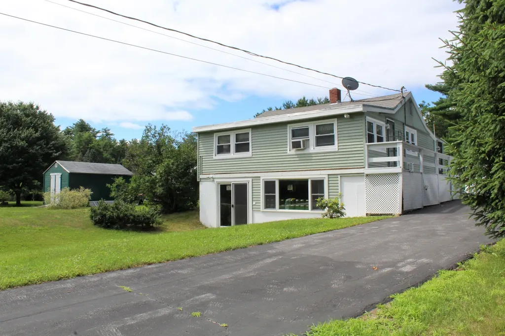 16 Crockett Road Raymond ME 04071