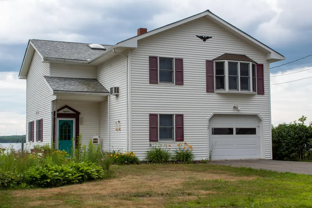 18 Lincoln Street Lincoln ME 04457