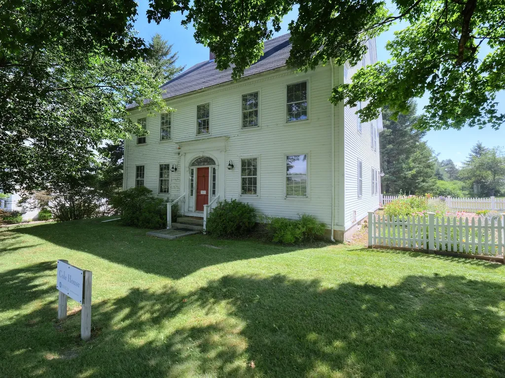 16 High Street Thomaston ME 04861