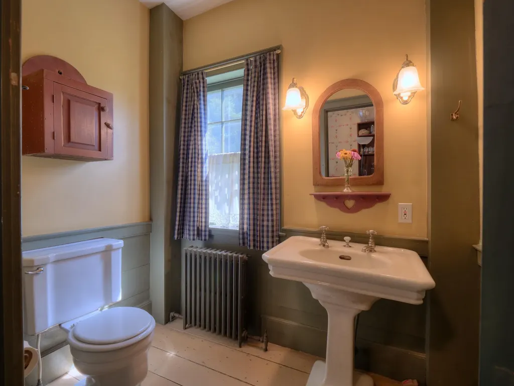 16 High Street Thomaston ME 04861