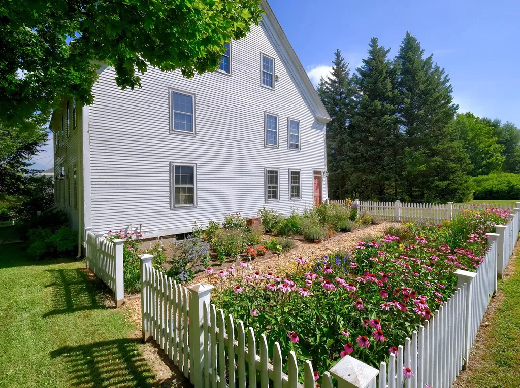 16 High Street Thomaston ME 04861