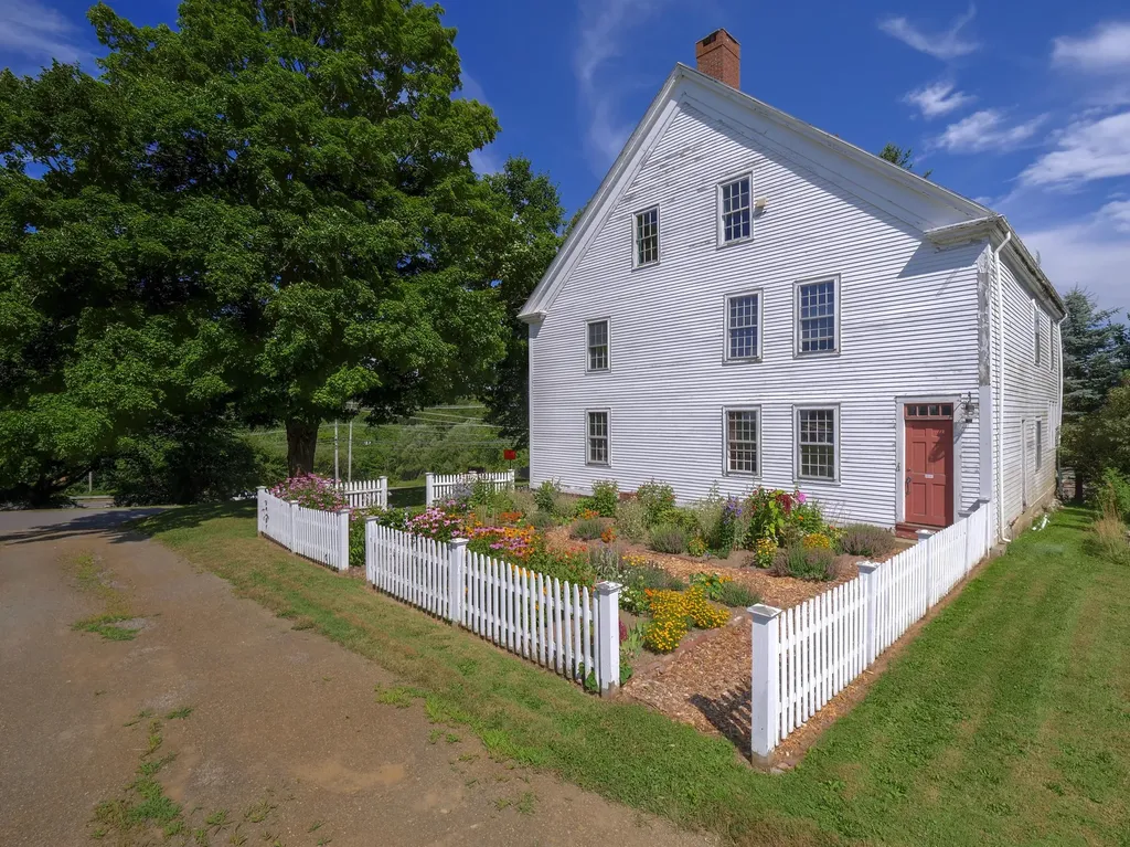 16 High Street Thomaston ME 04861