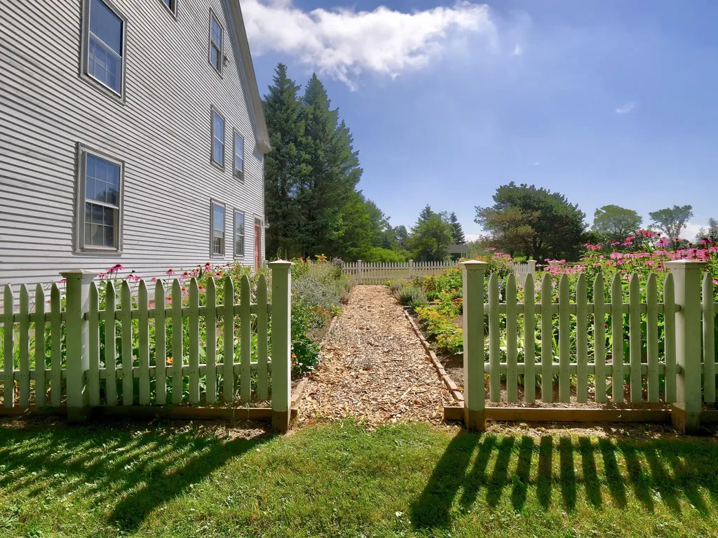 16 High Street Thomaston ME 04861
