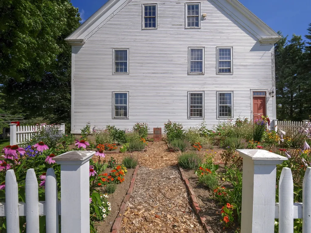 16 High Street Thomaston ME 04861