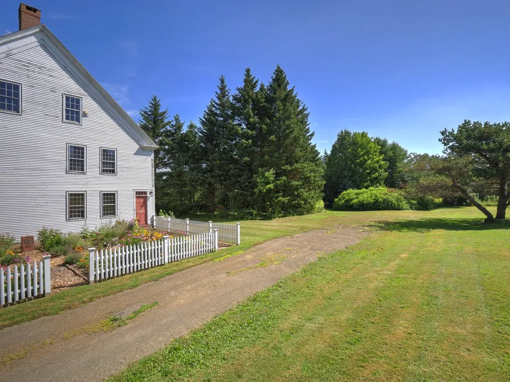 16 High Street Thomaston ME 04861