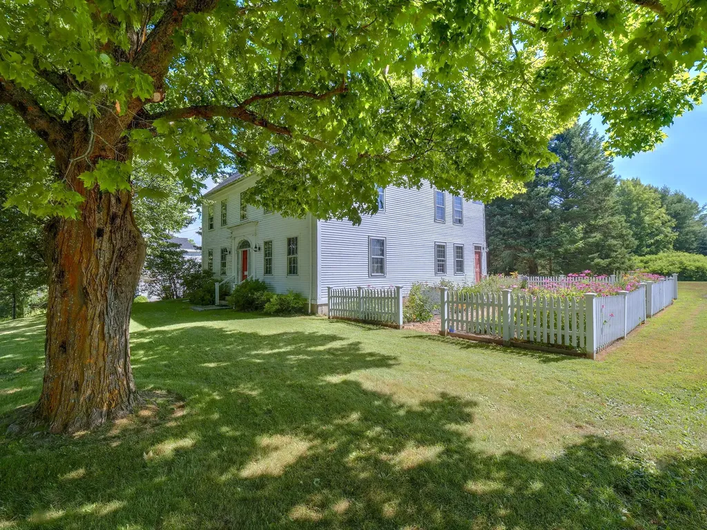 16 High Street Thomaston ME 04861