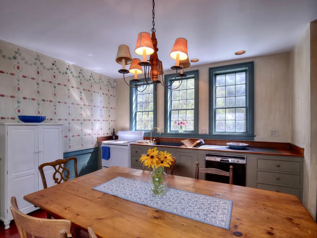 16 High Street Thomaston ME 04861