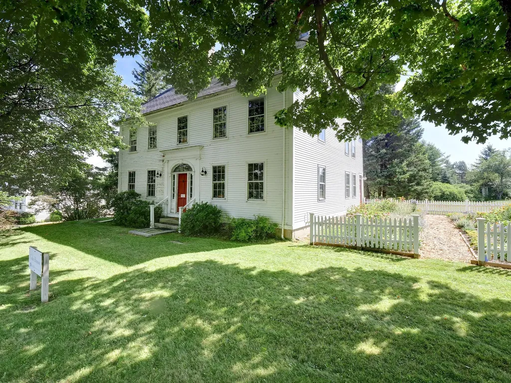 16 High Street Thomaston ME 04861