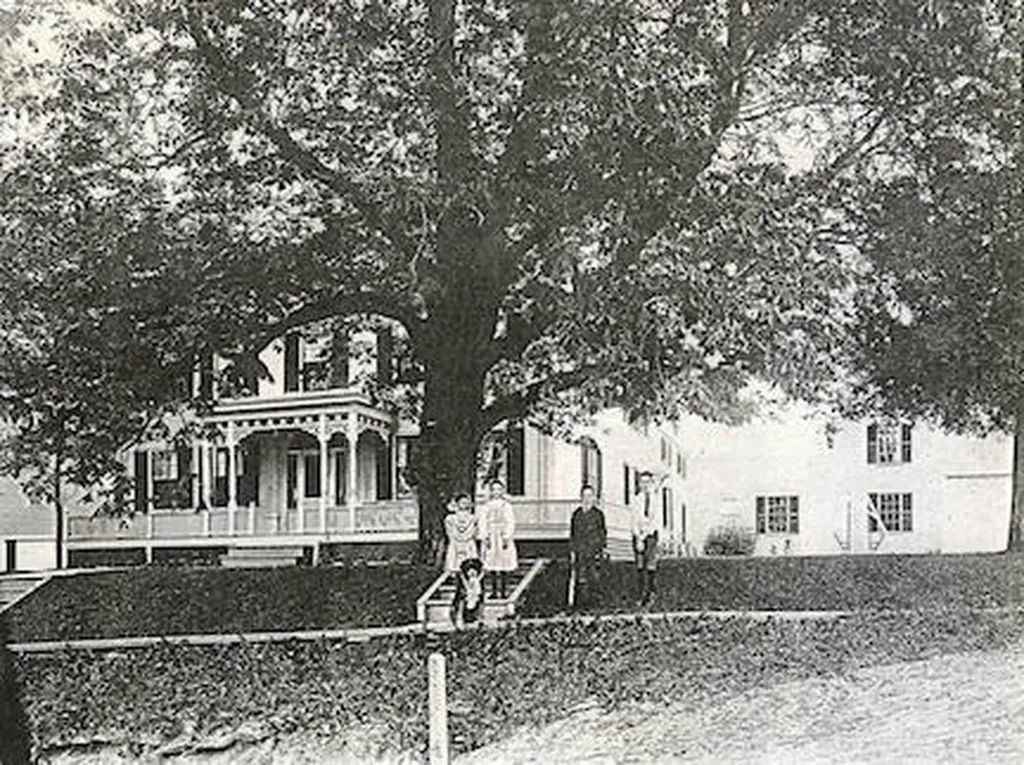 16 High Street Thomaston ME 04861