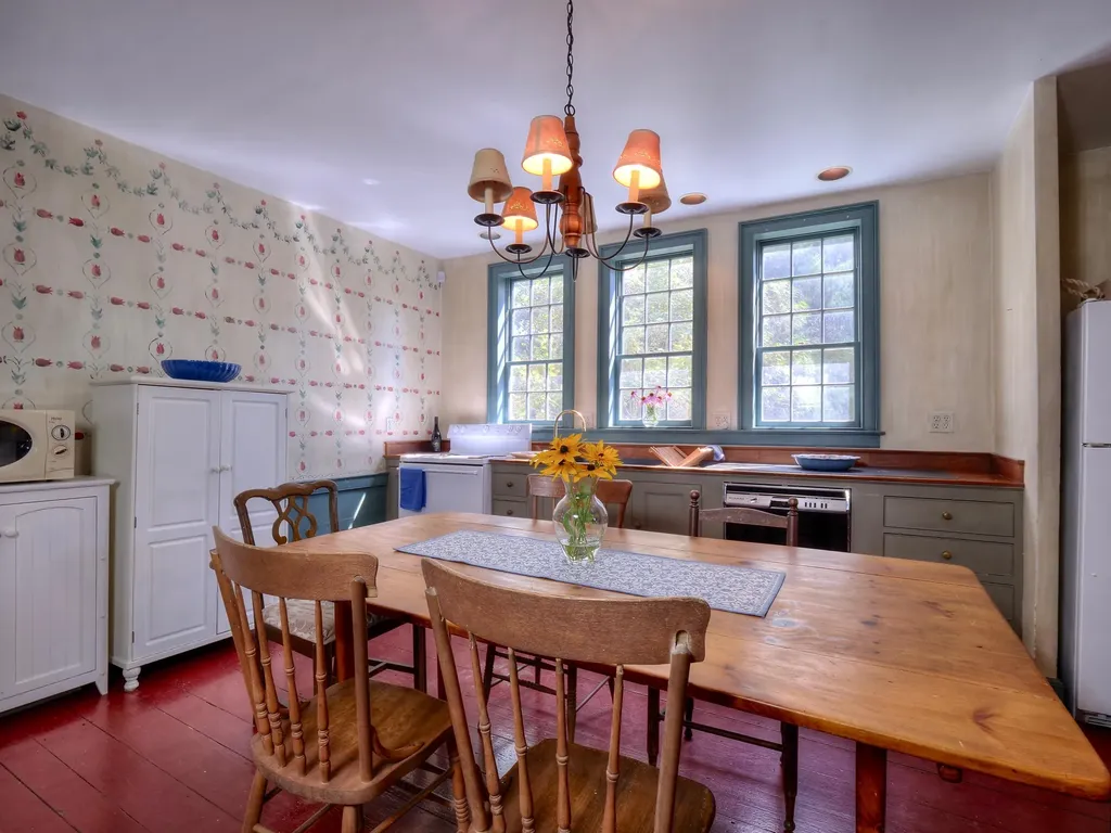 16 High Street Thomaston ME 04861