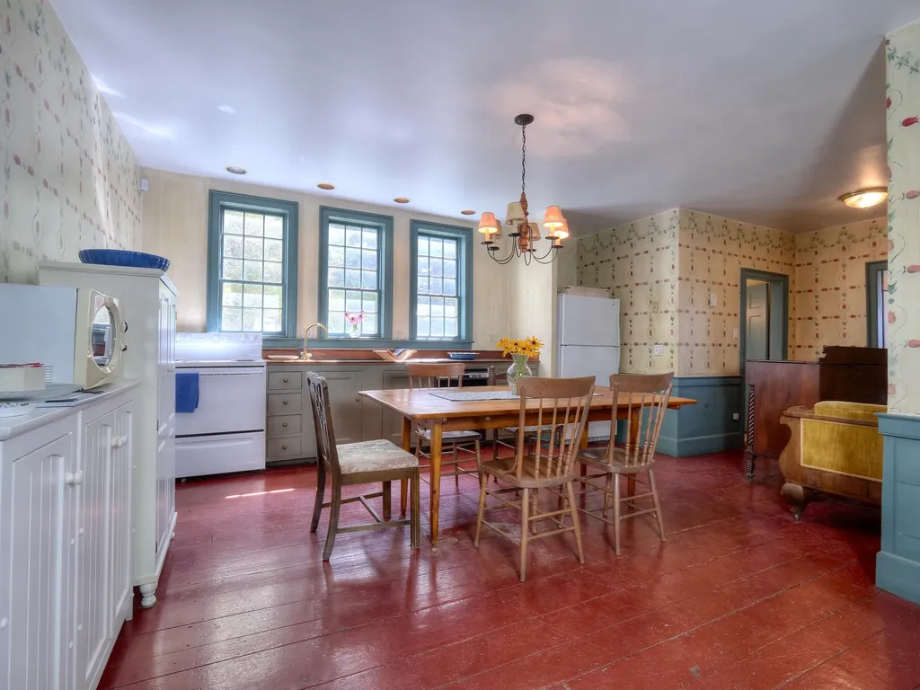 16 High Street Thomaston ME 04861
