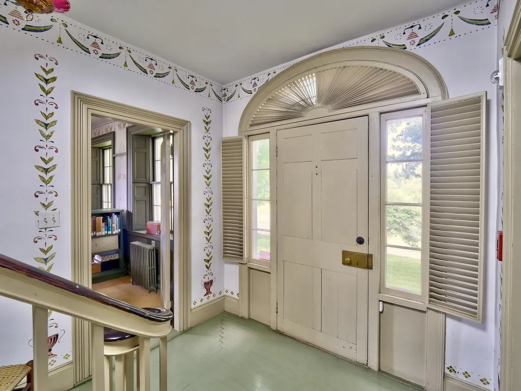 16 High Street Thomaston ME 04861
