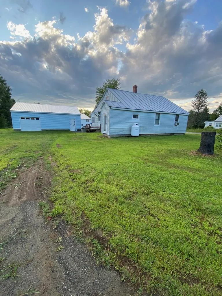 21 Pooler Avenue Skowhegan ME 04976