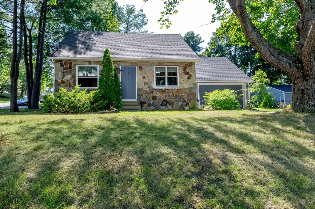 355 East Avenue Lewiston ME 04240