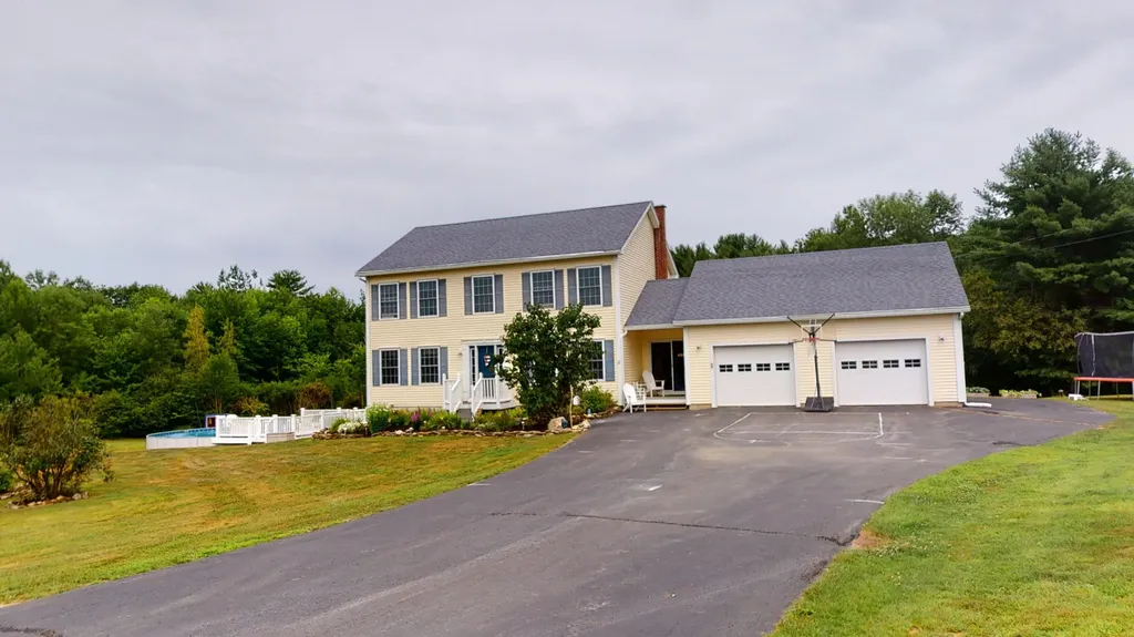 22 Lakeland Drive West Gardiner ME 04345