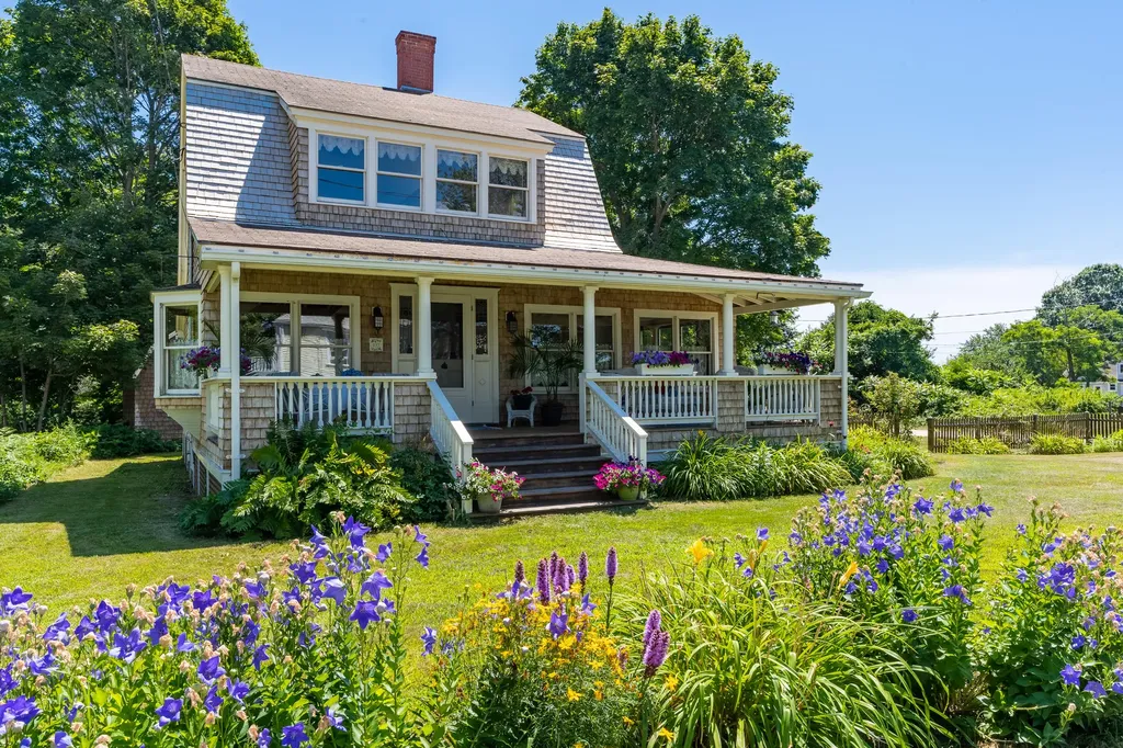 137 Island Avenue Long Island ME 04050