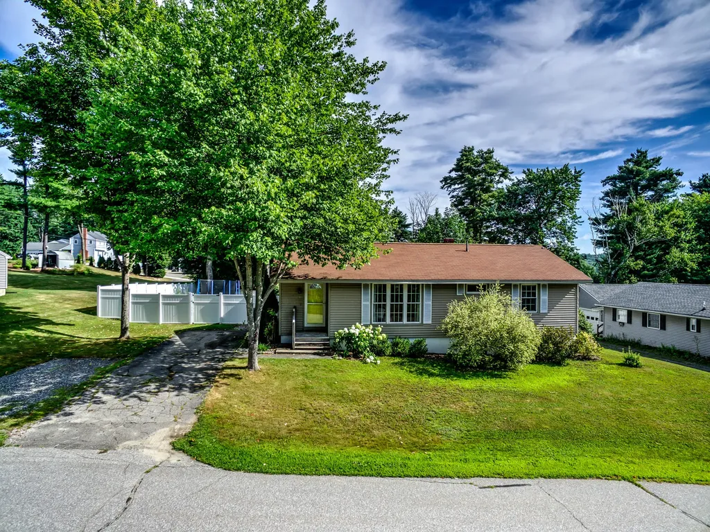 29 Roberta Street Farmingdale ME 04344