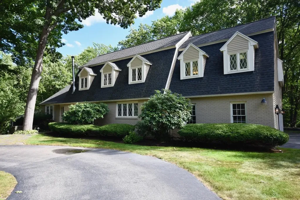 21 Thunder Road Saco ME 04072