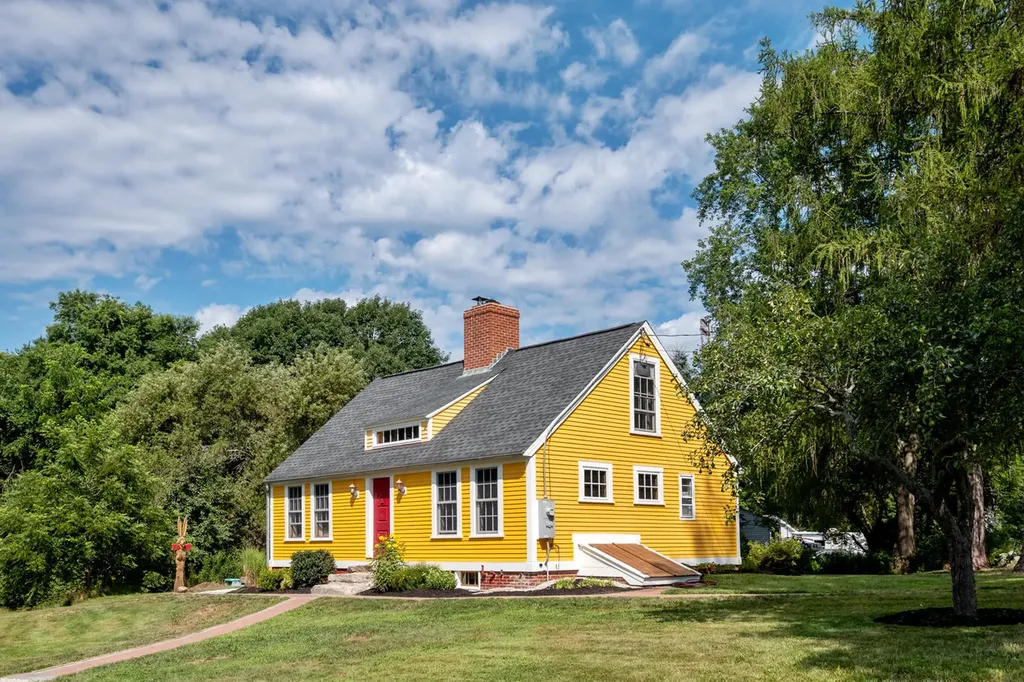 169 Pleasant Street Eliot ME 03903