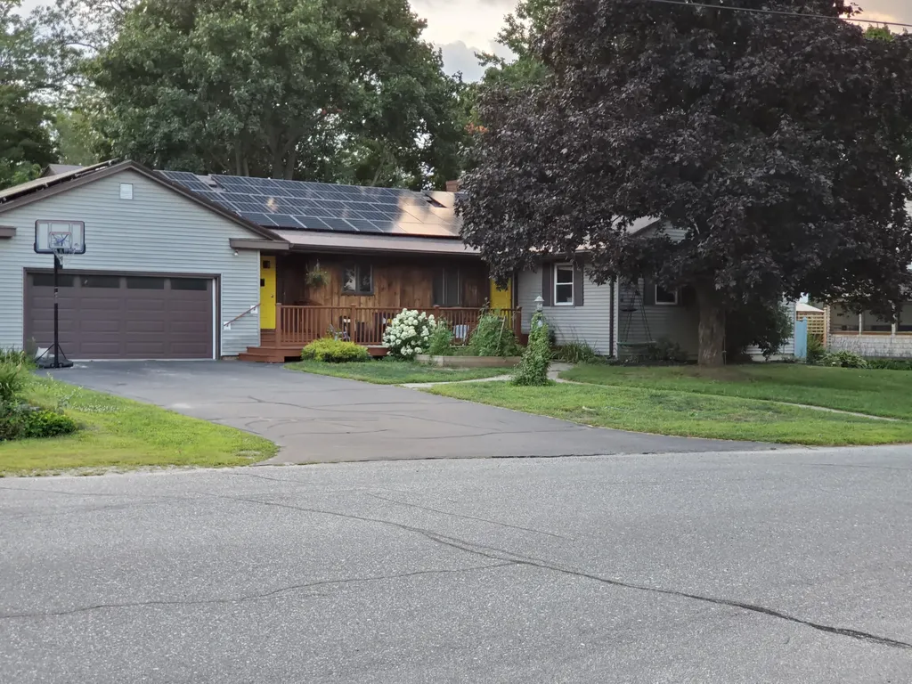 28 Woodlawn Avenue Auburn ME 04210