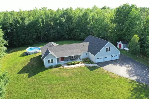 39 Knapp Lane China ME 04358