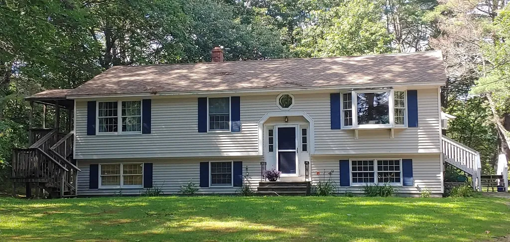 17 Raymond Road Topsham ME 04086