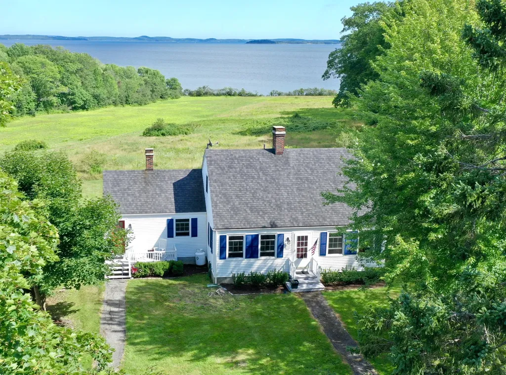 250 W Main Street Searsport ME 04974