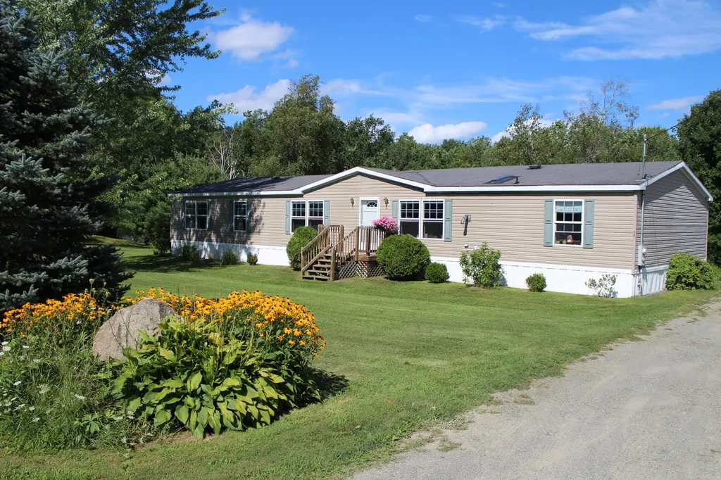 15 Kelly Court Sidney ME 04330