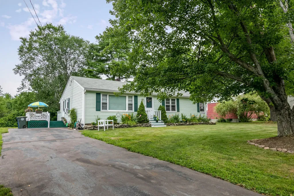 21 Fairmont Road Westbrook ME 04092