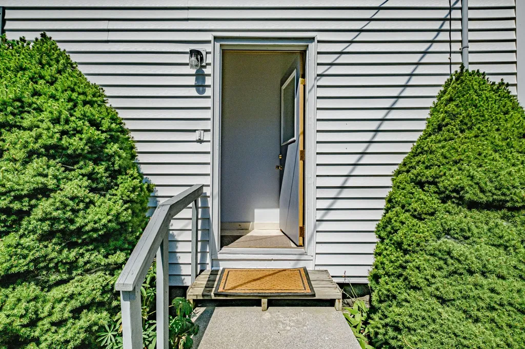 17 Maverick Street Rockland ME 04841