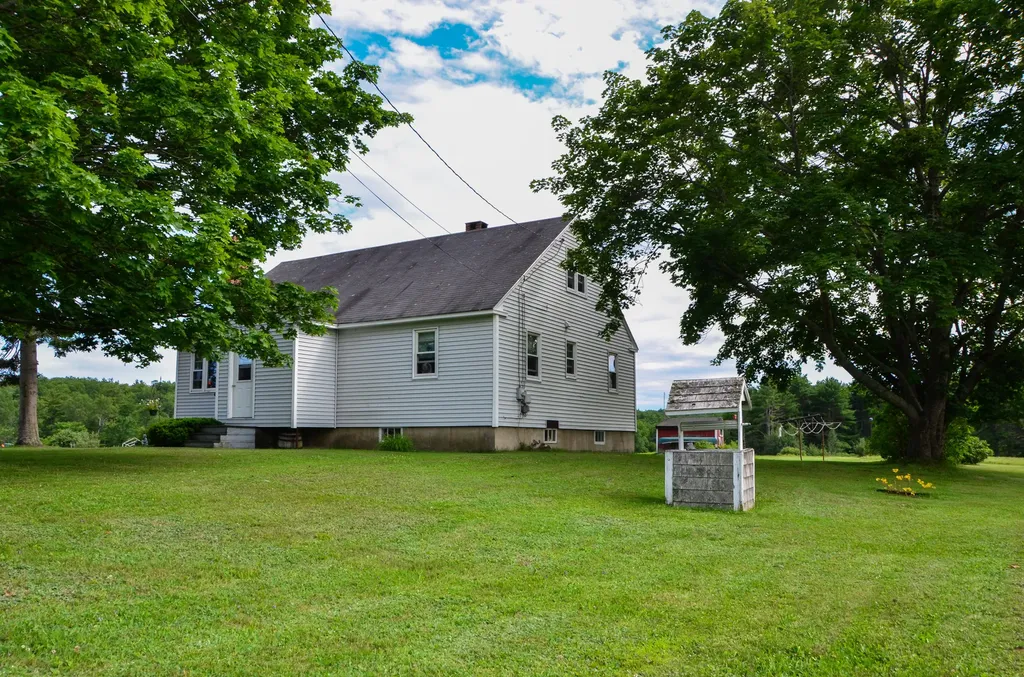 303 Whitefield Road Pittston ME 04345