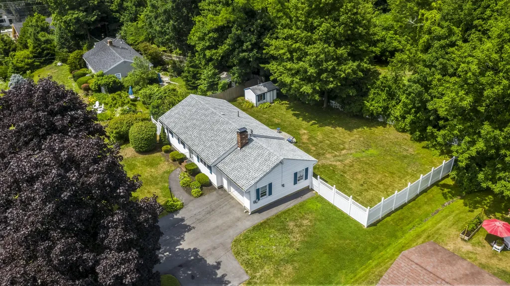4 Raydon Road York ME 03909