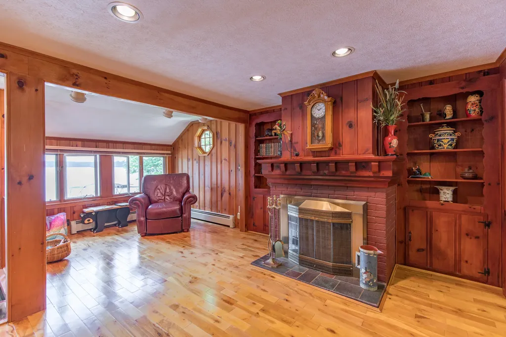66 Thomas Pond Terrace Road Raymond ME 04071