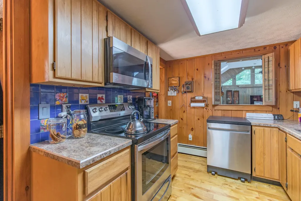 66 Thomas Pond Terrace Road Raymond ME 04071