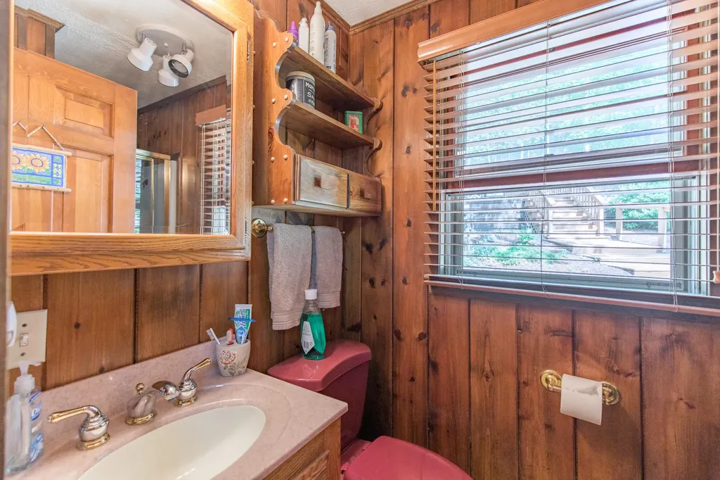 66 Thomas Pond Terrace Road Raymond ME 04071