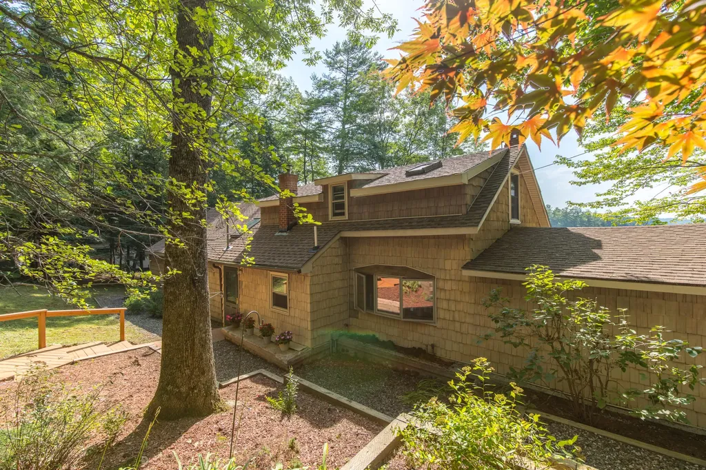 66 Thomas Pond Terrace Road Raymond ME 04071
