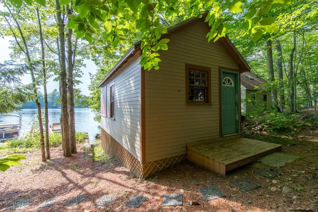 66 Thomas Pond Terrace Road Raymond ME 04071