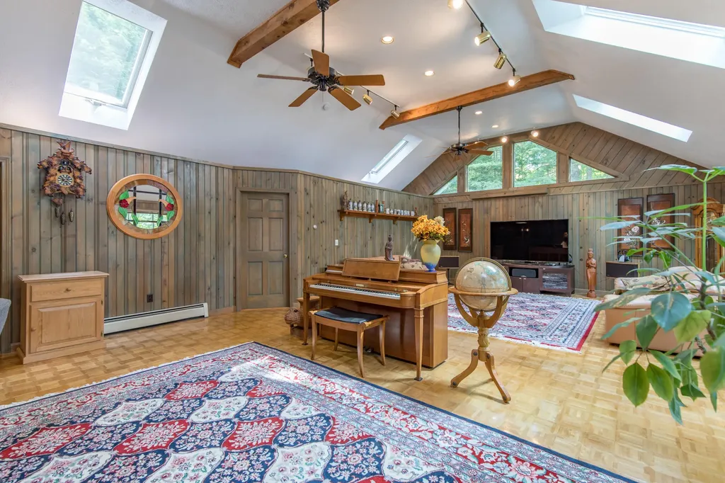 66 Thomas Pond Terrace Road Raymond ME 04071