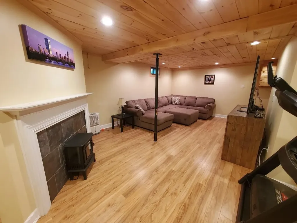 121 Sunset Avenue Farmington ME 04938