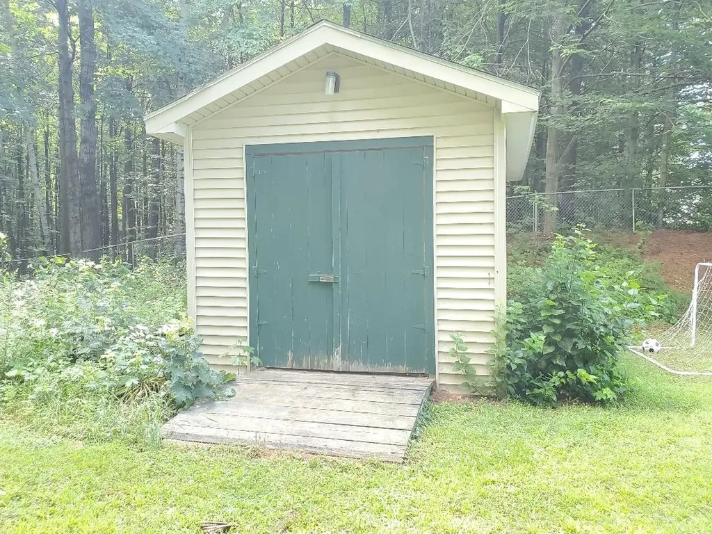 121 Sunset Avenue Farmington ME 04938