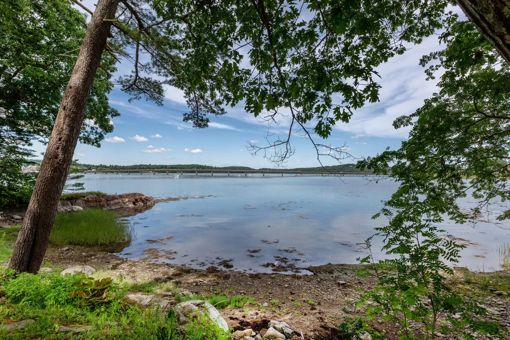118 Fort Road Edgecomb ME 04556