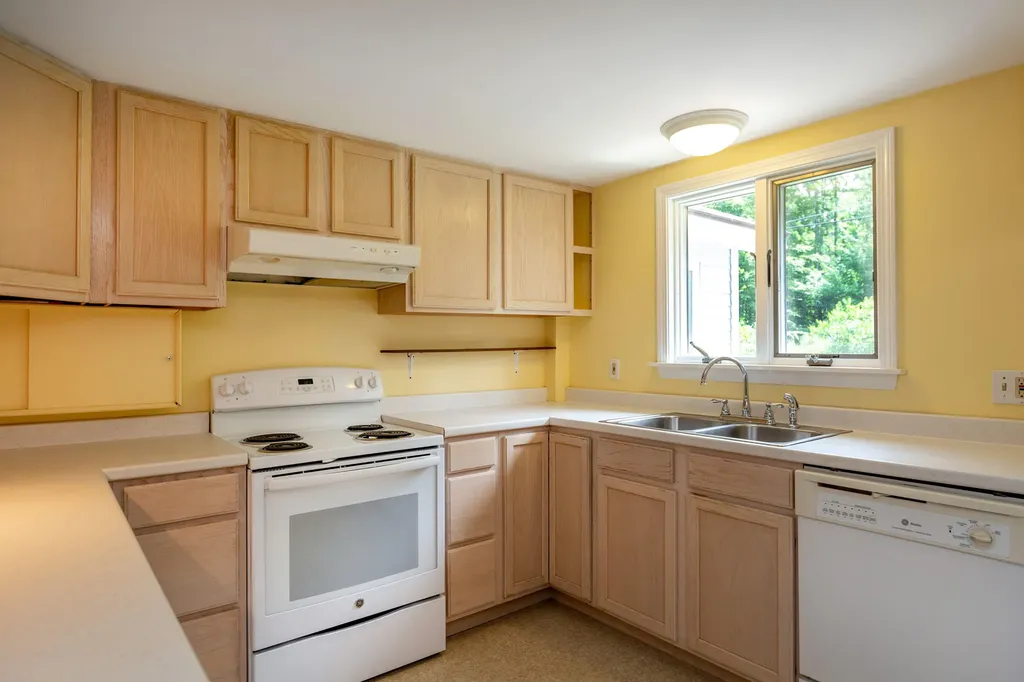 118 Fort Road Edgecomb ME 04556