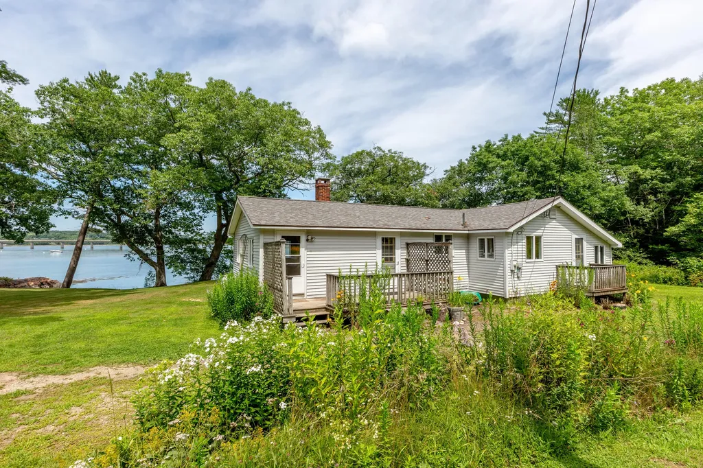 118 Fort Road Edgecomb ME 04556