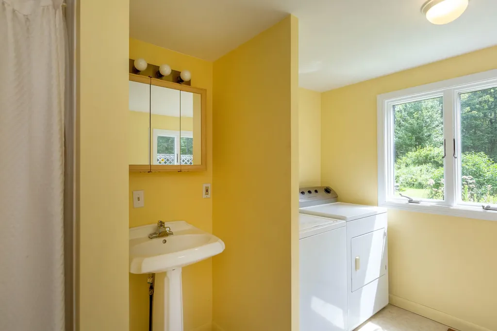 118 Fort Road Edgecomb ME 04556
