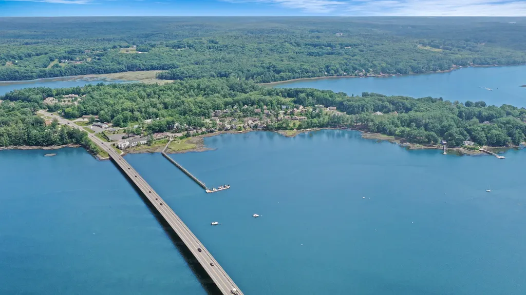 118 Fort Road Edgecomb ME 04556