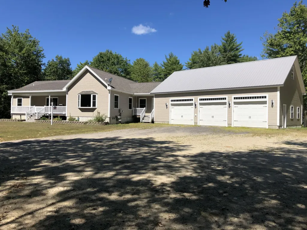 11 Johannas Lane Standish ME 04084