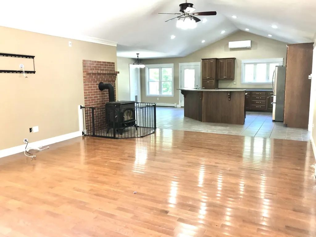 11 Johannas Lane Standish ME 04084