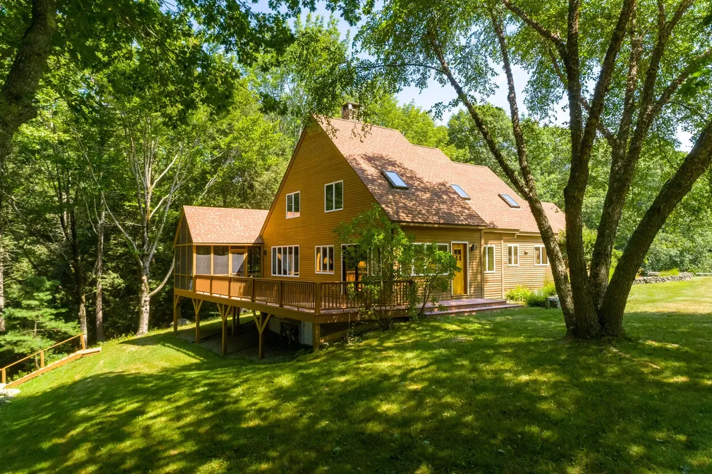 27 Woodward Farm Road Bristol ME 04539