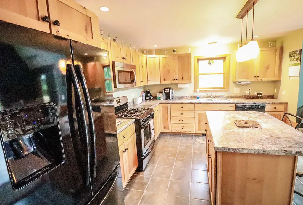 18 Green Road Waterford ME 04088
